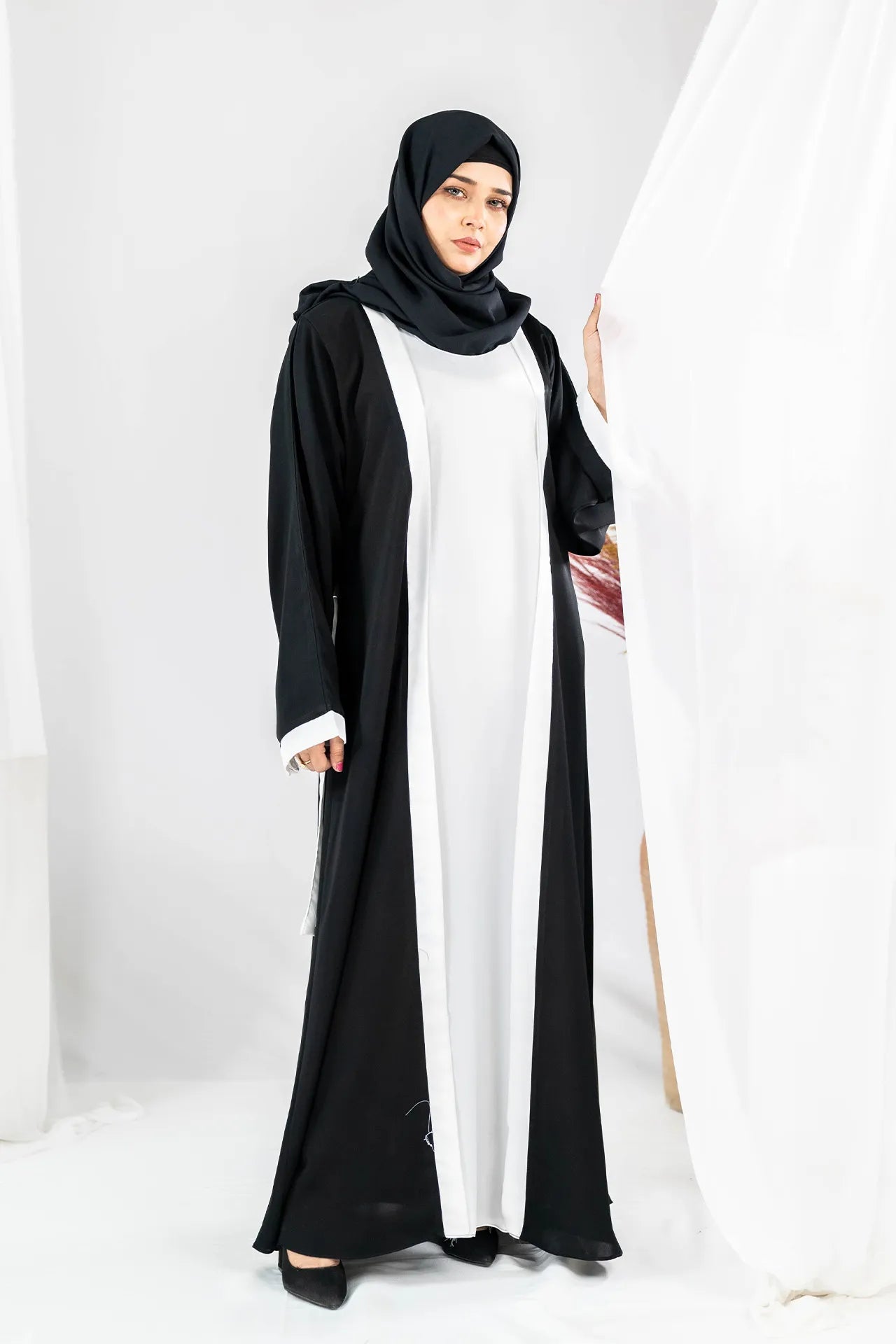 Reem - Black & White