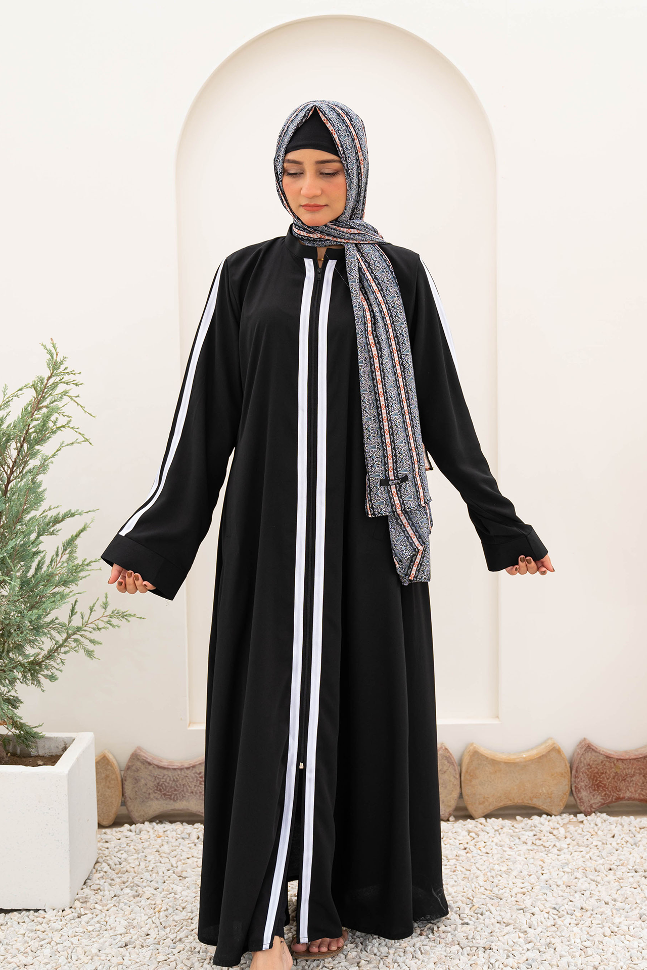 Striped Zipper Abaya - Black