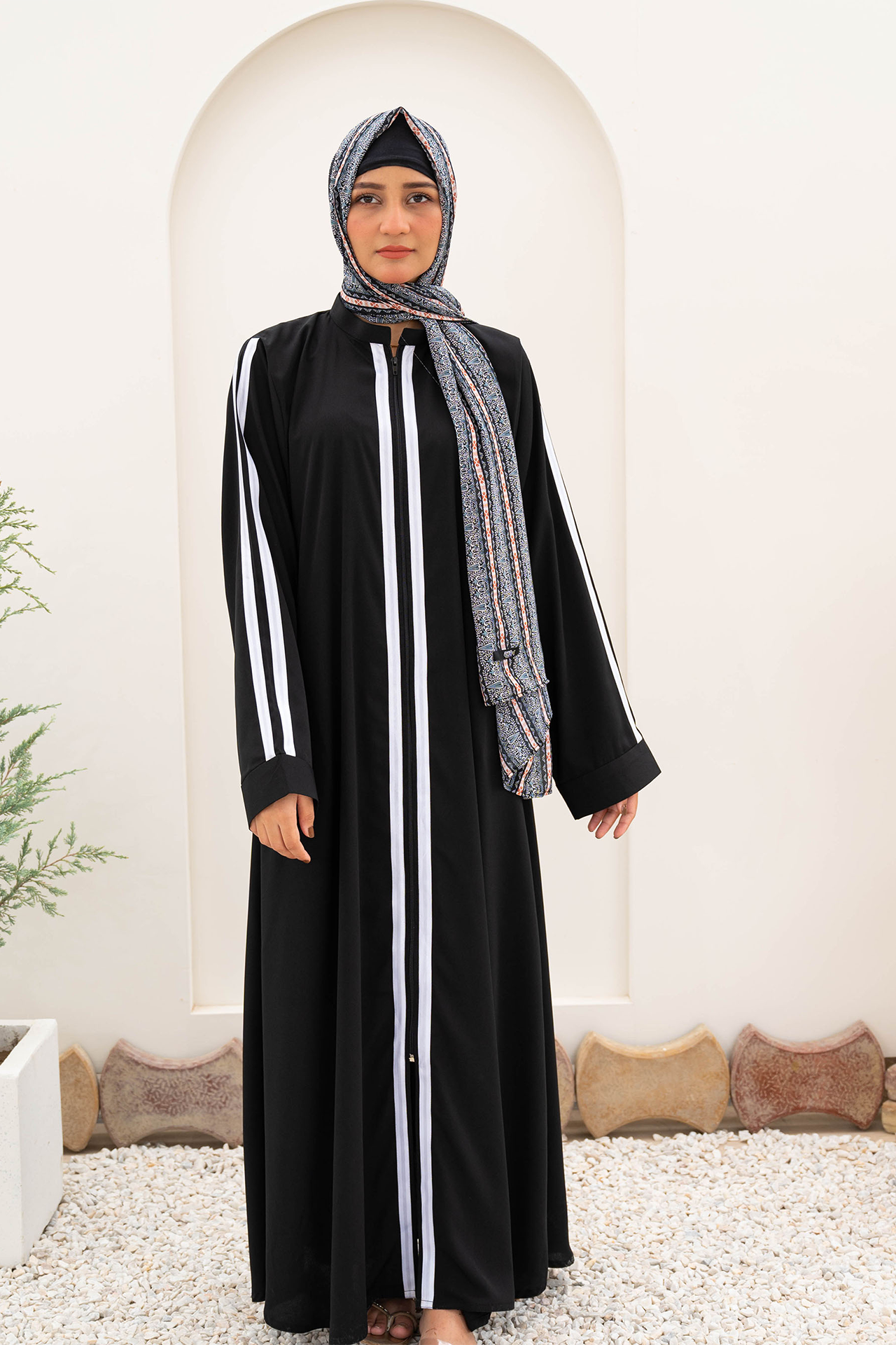 Striped Zipper Abaya - Black