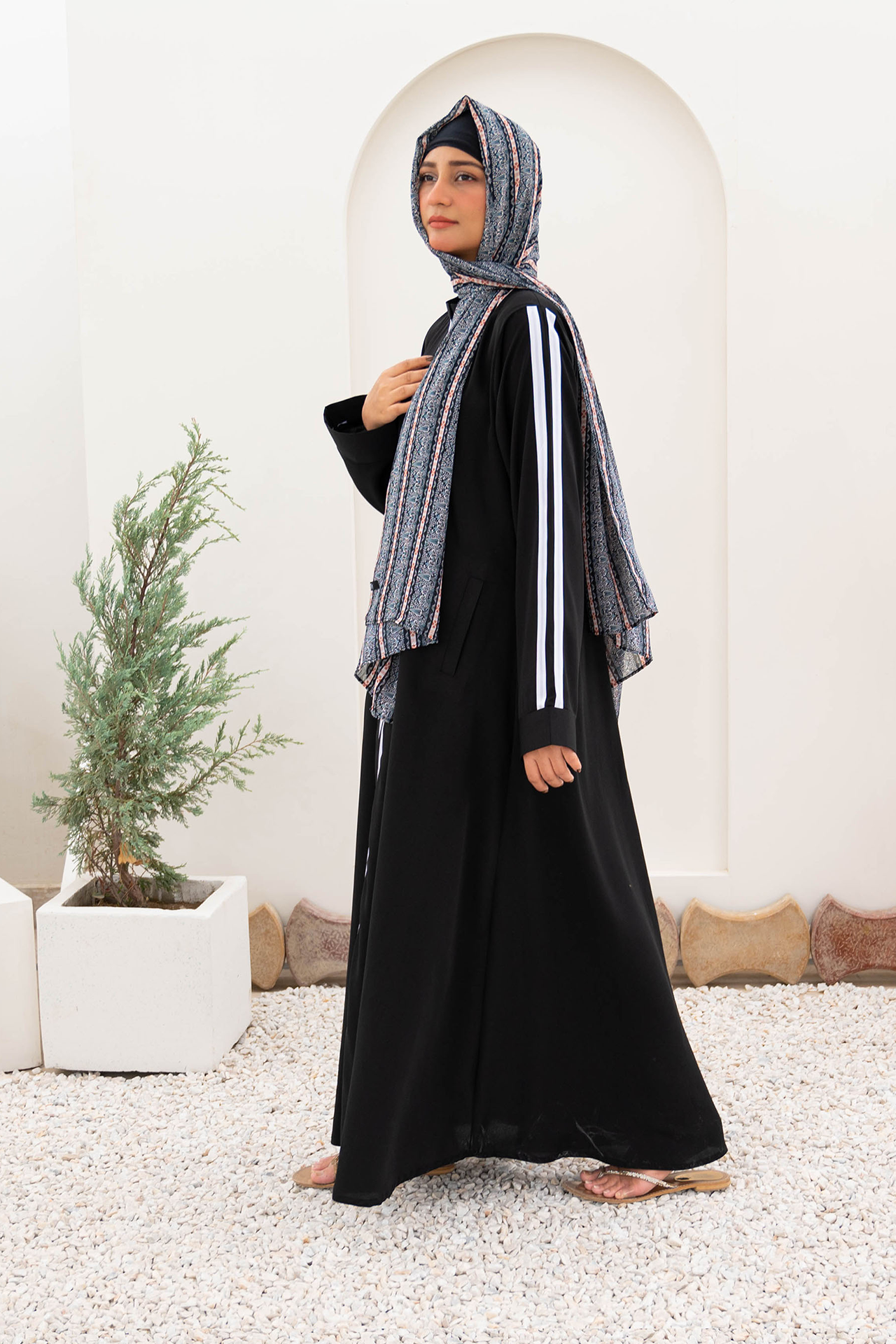 Striped Zipper Abaya - Black