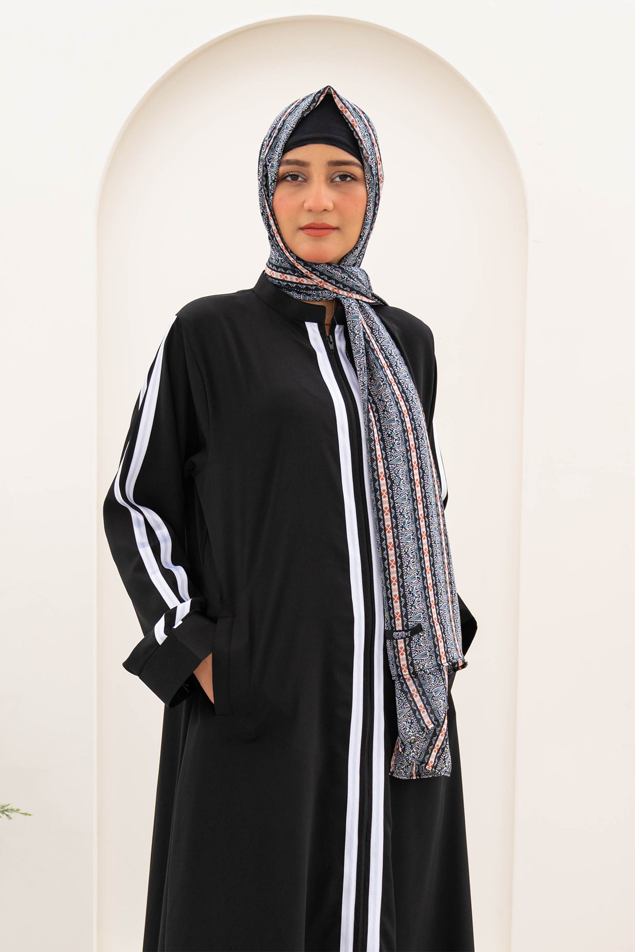 Striped Zipper Abaya - Black