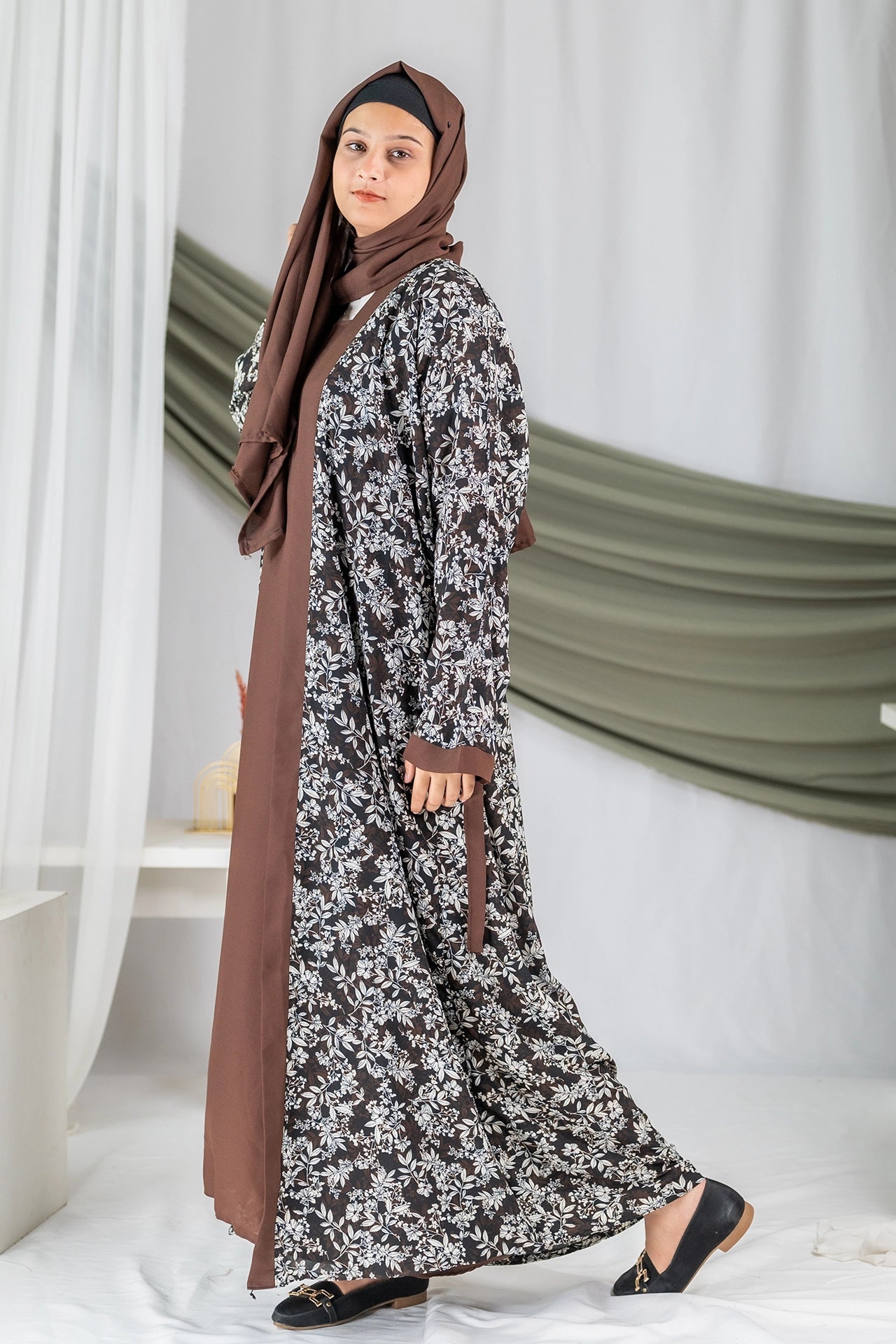 Bahaar - 2.0 Brown Leaf Printed Flapped