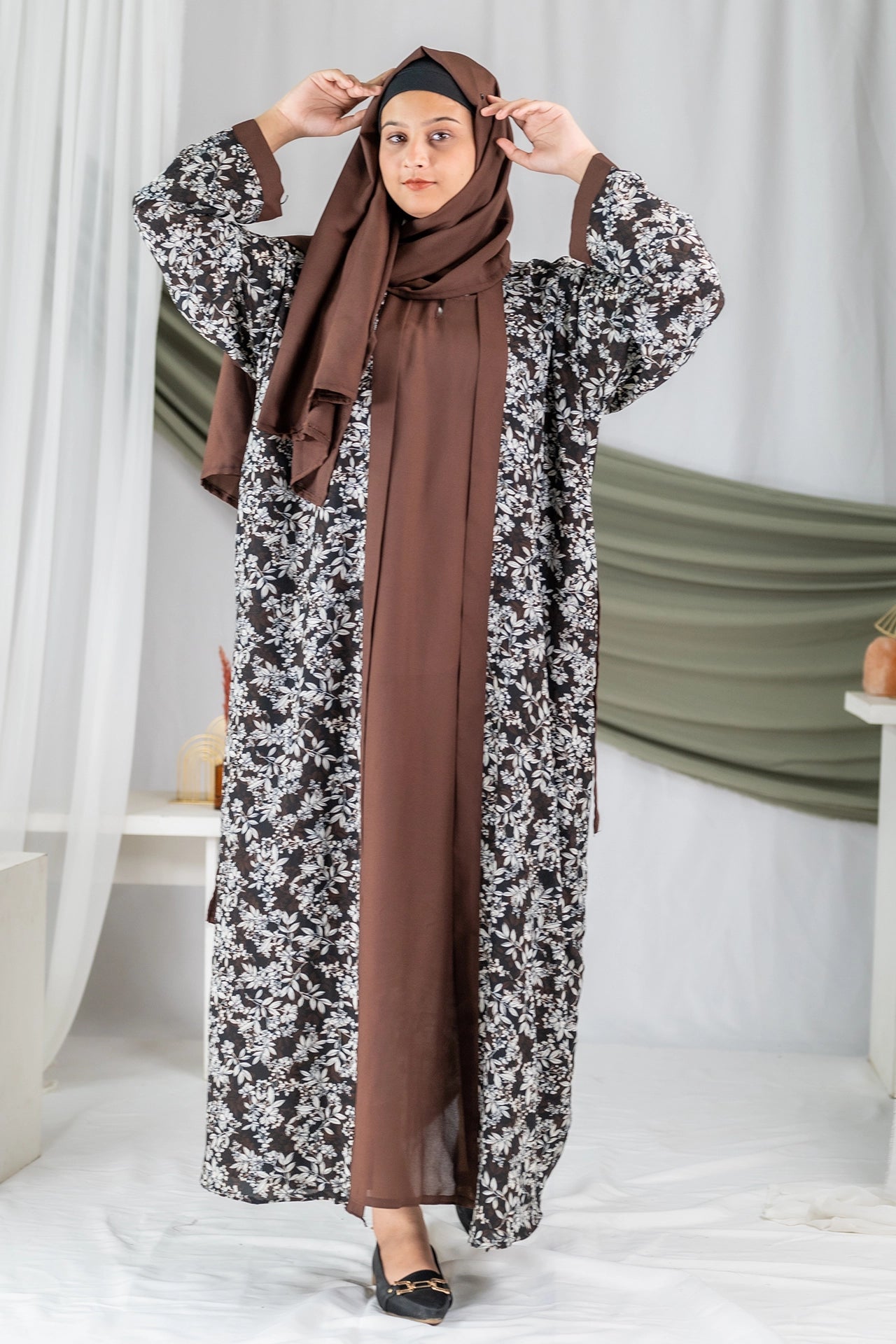 Bahaar - 2.0 Brown Leaf Printed Flapped