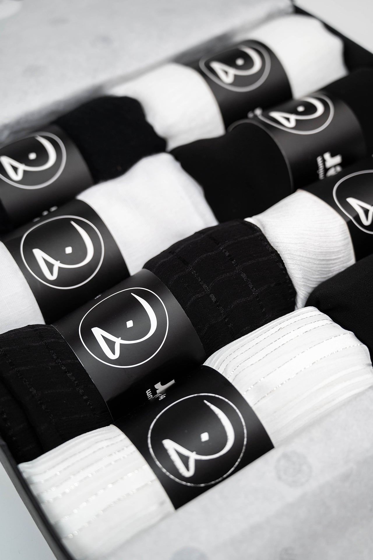Octa Mixed Box - Black & White