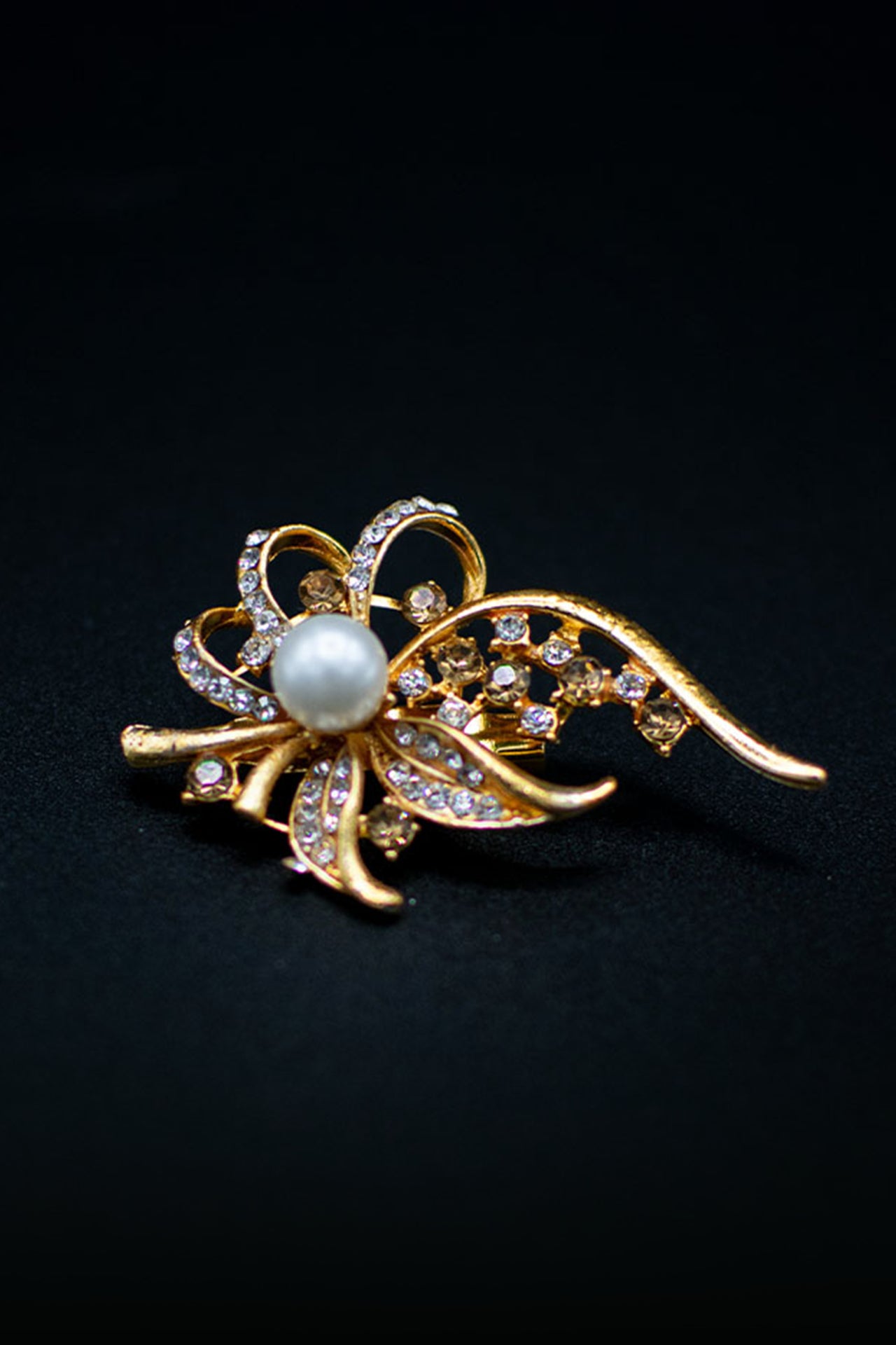 Pearl with Silver Stone Brooch