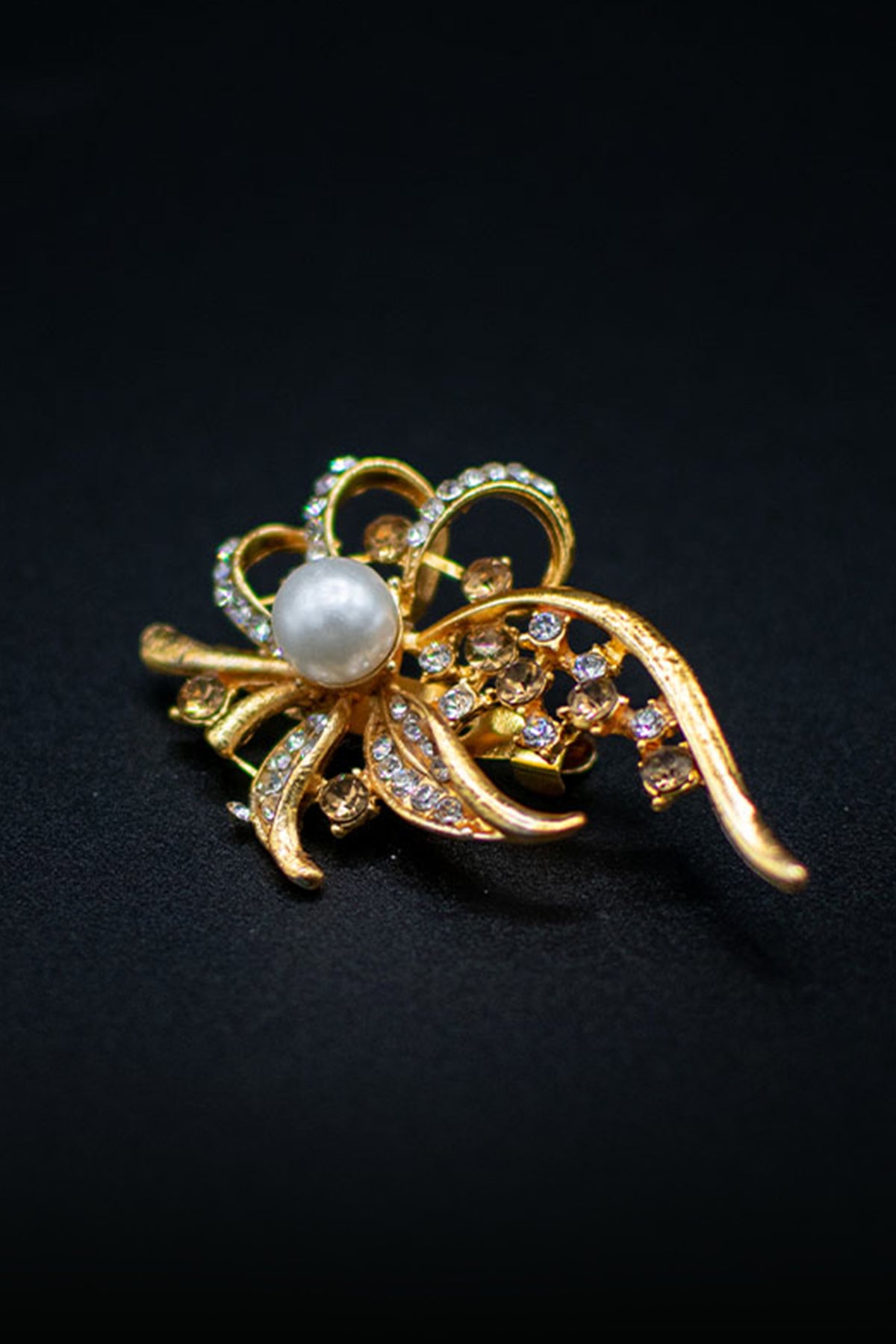 Pearl with Silver Stone Brooch