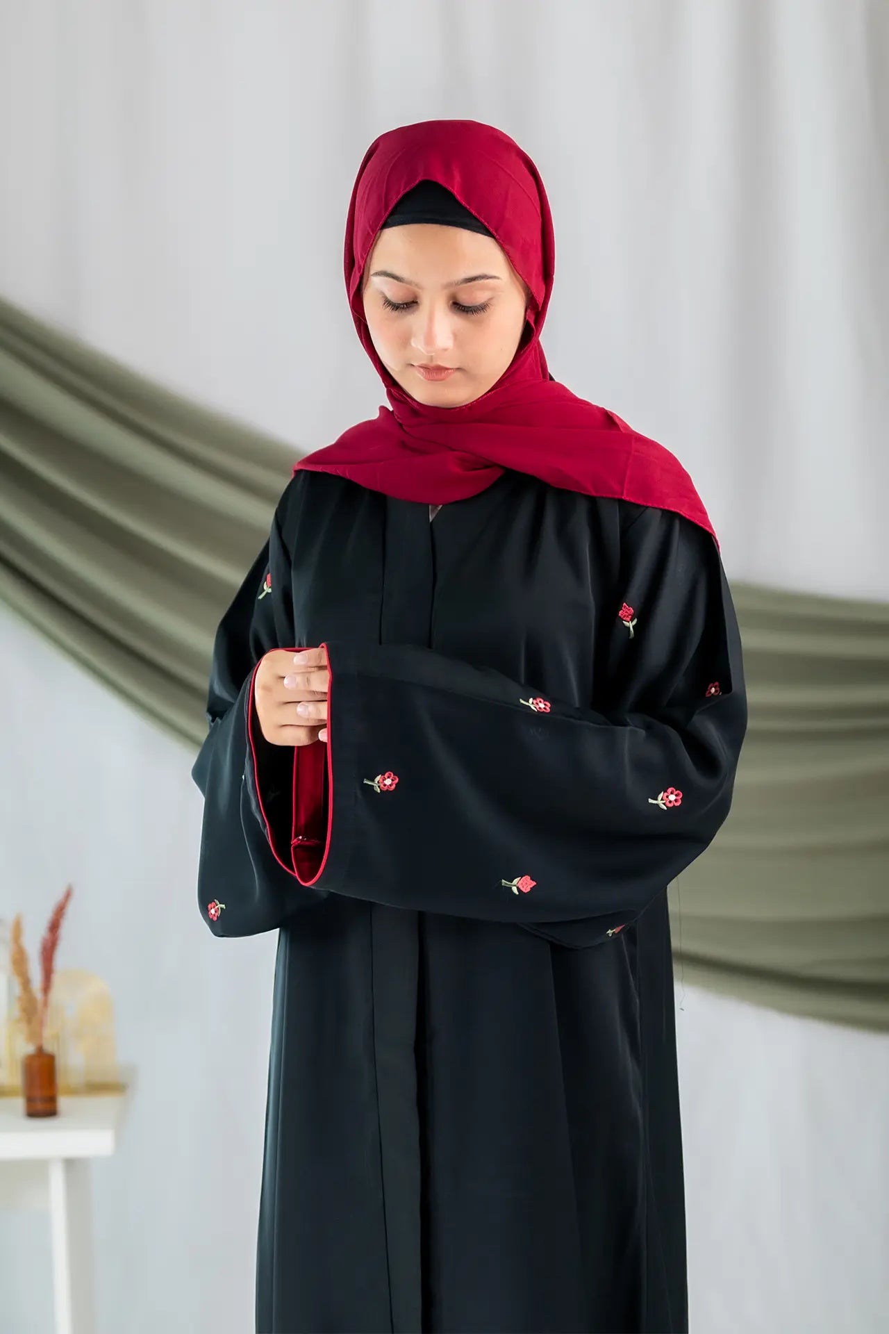 Wardha - Black Red Flower Embroidery Abaya