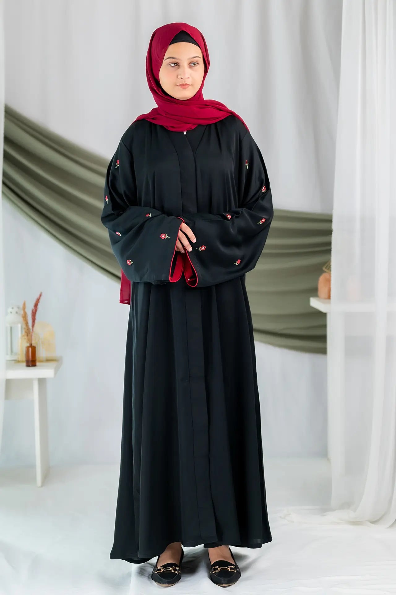 Wardha - Black Red Flower Embroidery Abaya