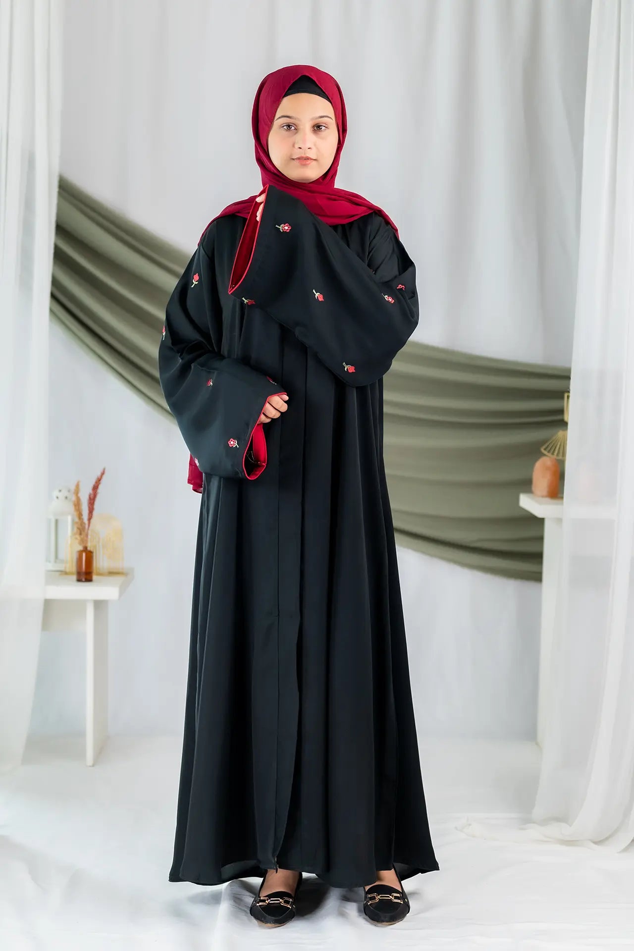 Wardha - Black Red Flower Embroidery Abaya