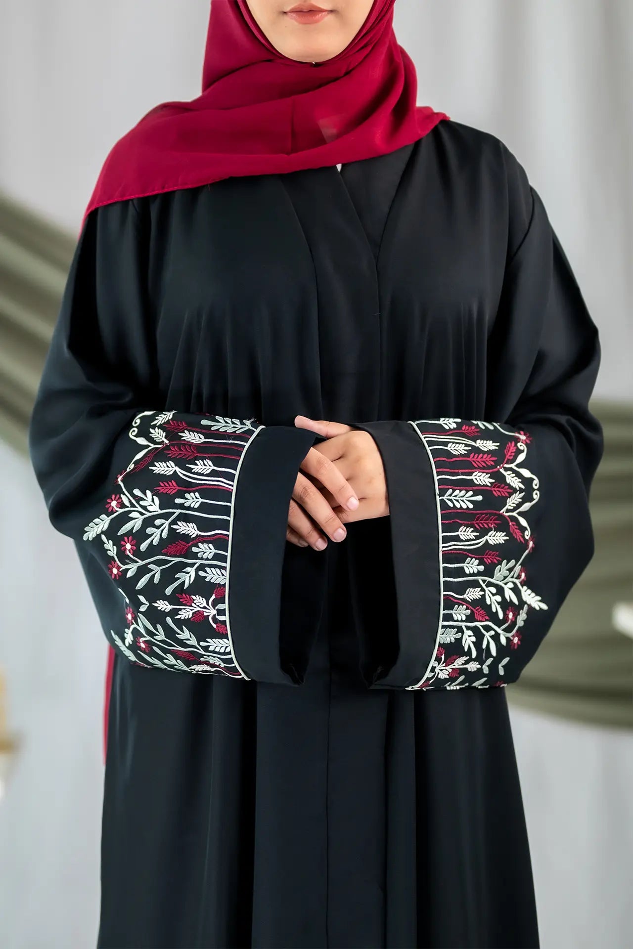 Zahra - Black Flower Embroidery Abaya