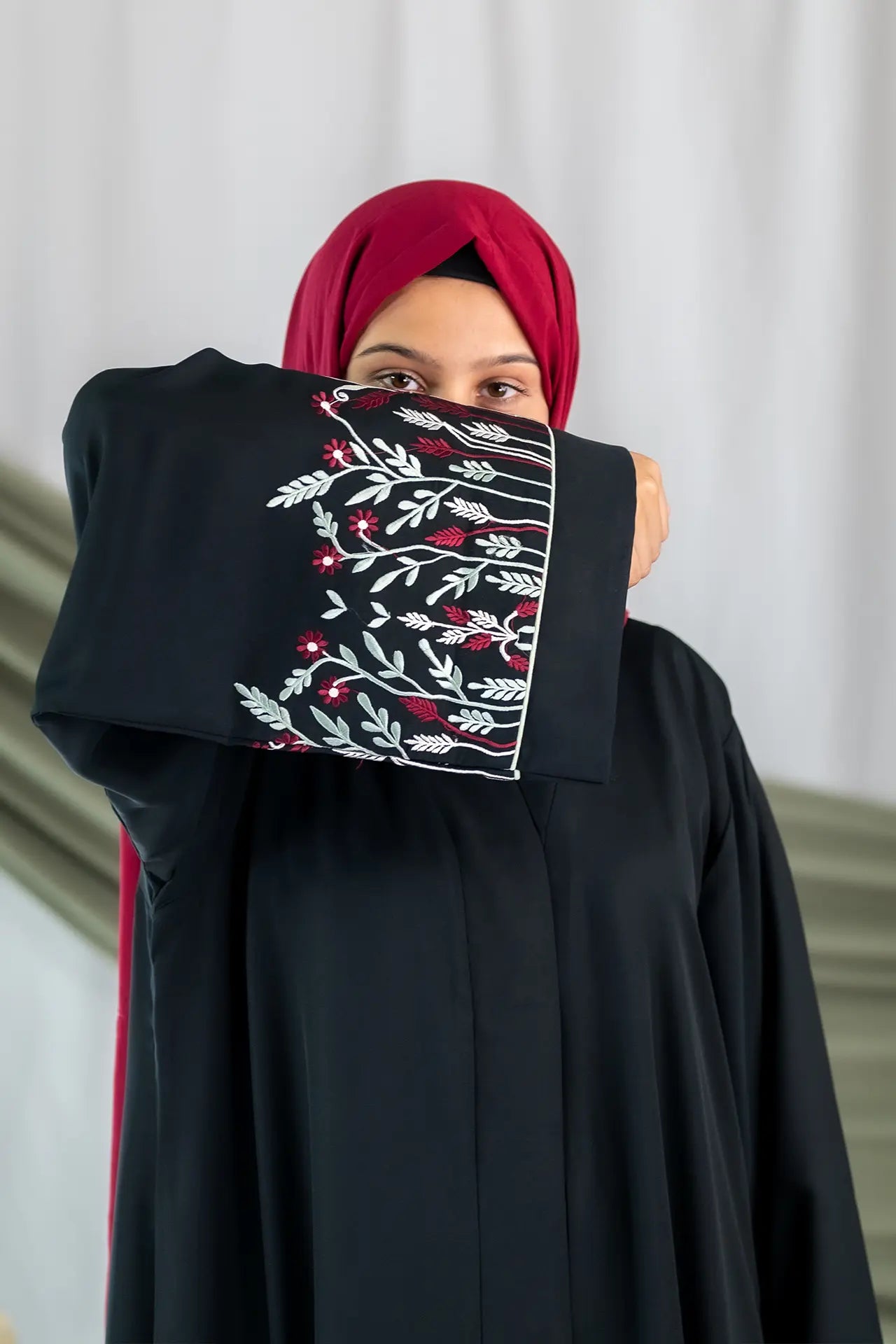Zahra - Black Flower Embroidery Abaya