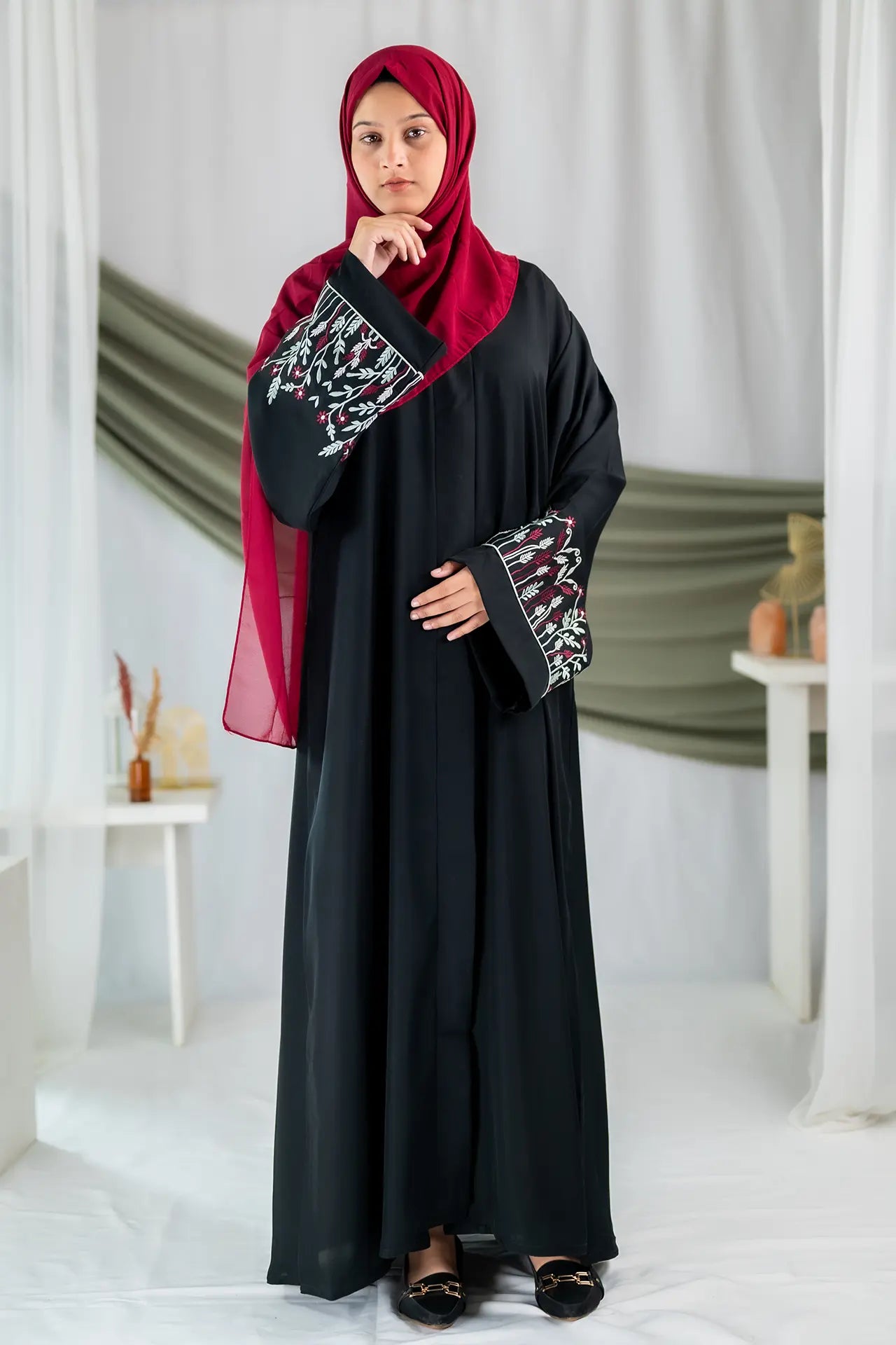 Zahra - Black Flower Embroidery Abaya