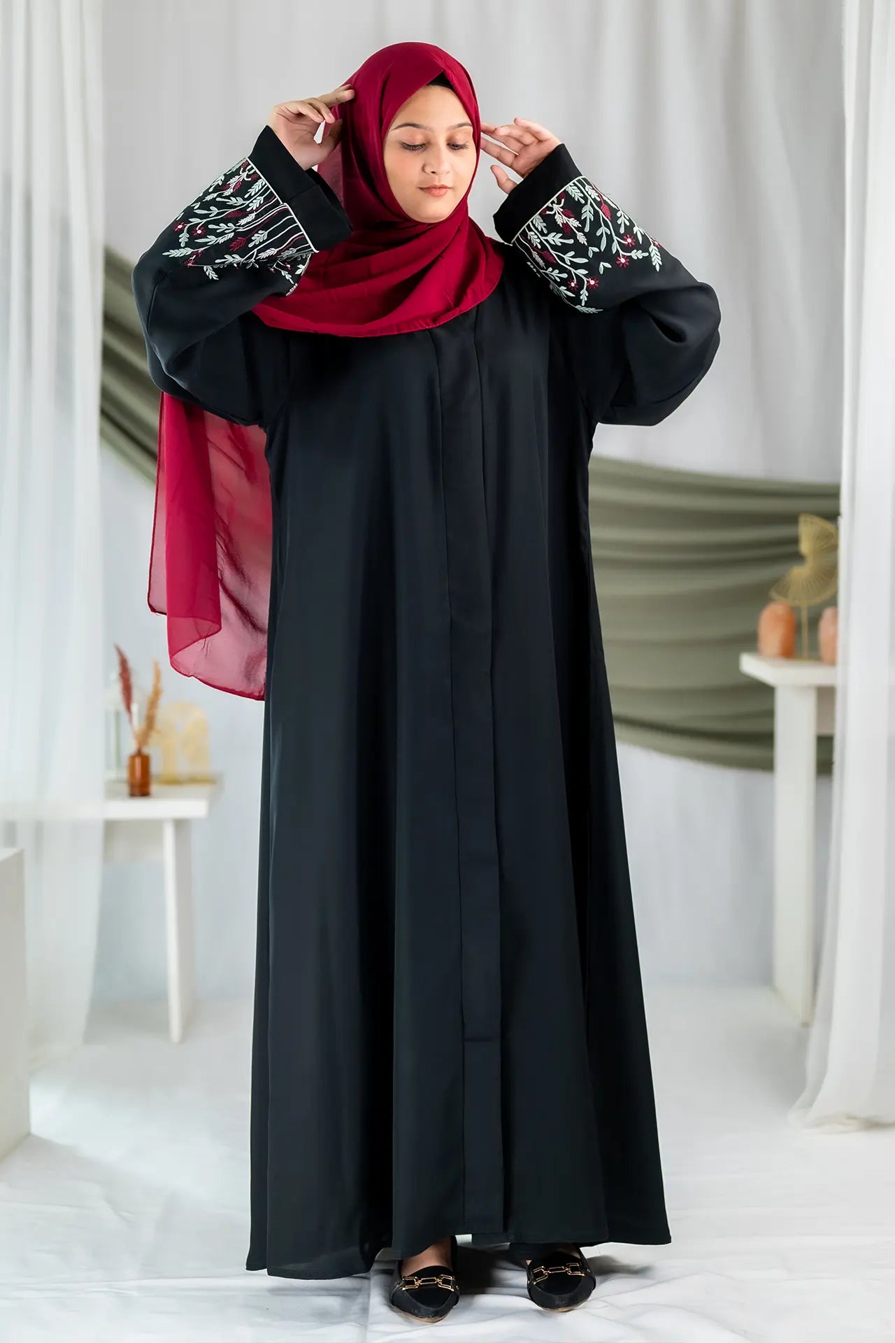 Zahra - Black Flower Embroidery Abaya