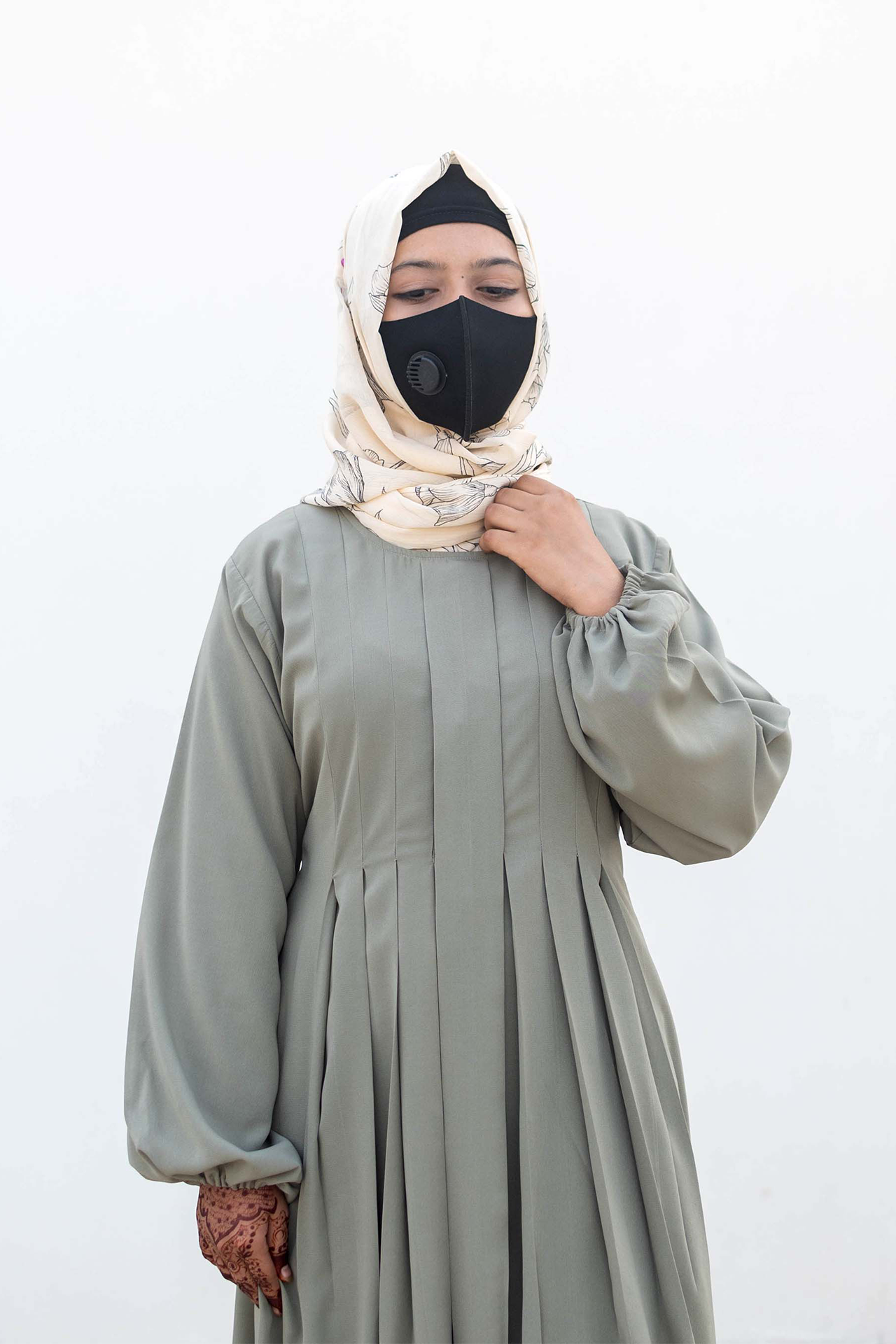 Fine Platted Chest Maxi Abaya - Grey