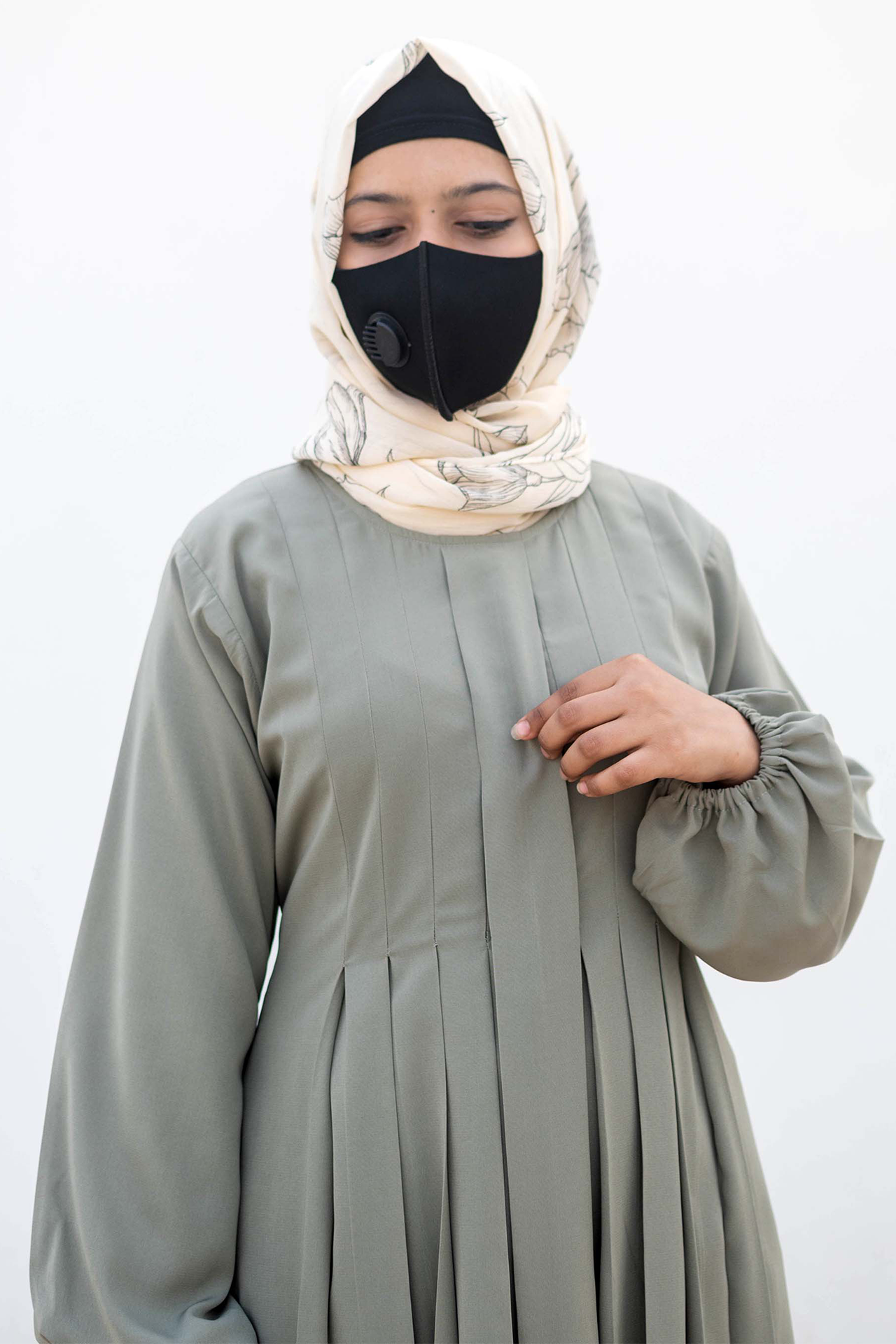 Fine Platted Chest Maxi Abaya - Grey